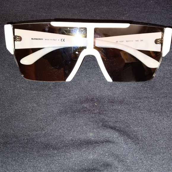 UNISEX BURBERRY SUNGLASSES - Picture 5 of 8